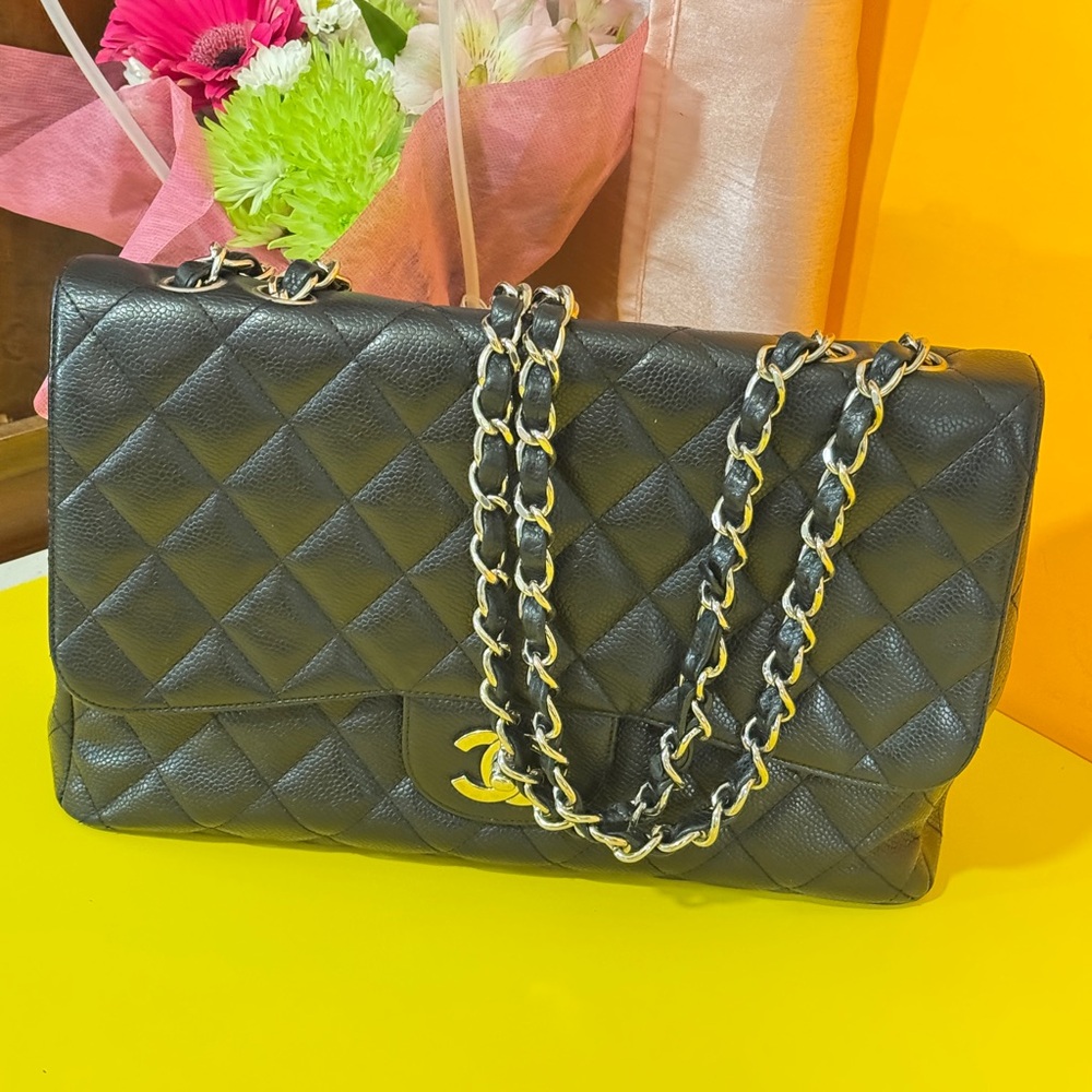 CHANEL Black Quilted Shoulder Bag with Chain Strap - Picture 4 of 15